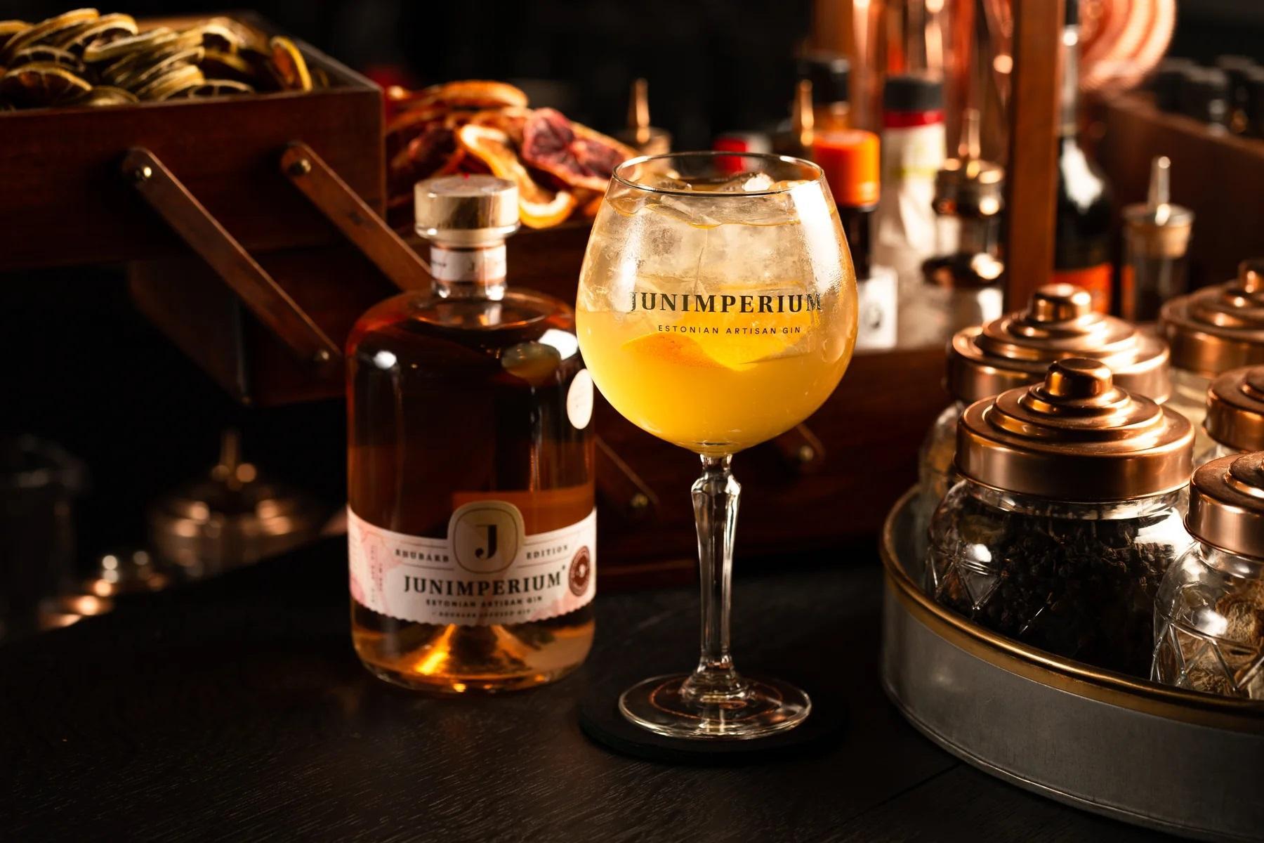 junimperium junimperium gin al rabarbaro rhubarb gin 70 cl - foto 2